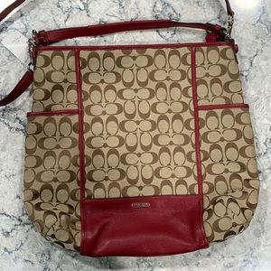 😍 Coach Hobo Bag in Signature Fabric Print 🤎 and Red Accents ❤️